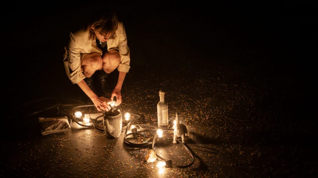 Aurélie Lannoy in FUNERAL pic by Ans Brys kopie